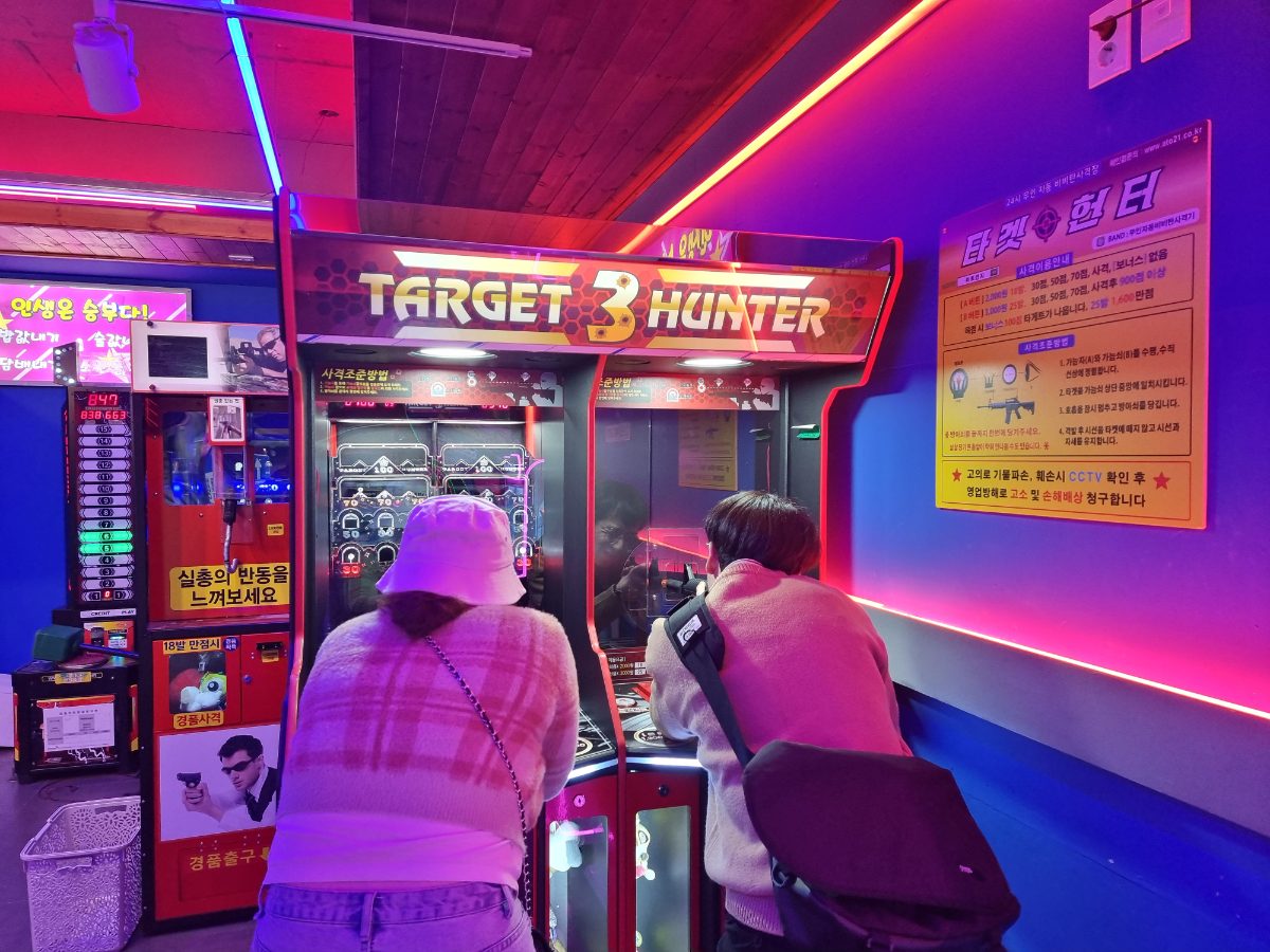 Noraebang & board game café
